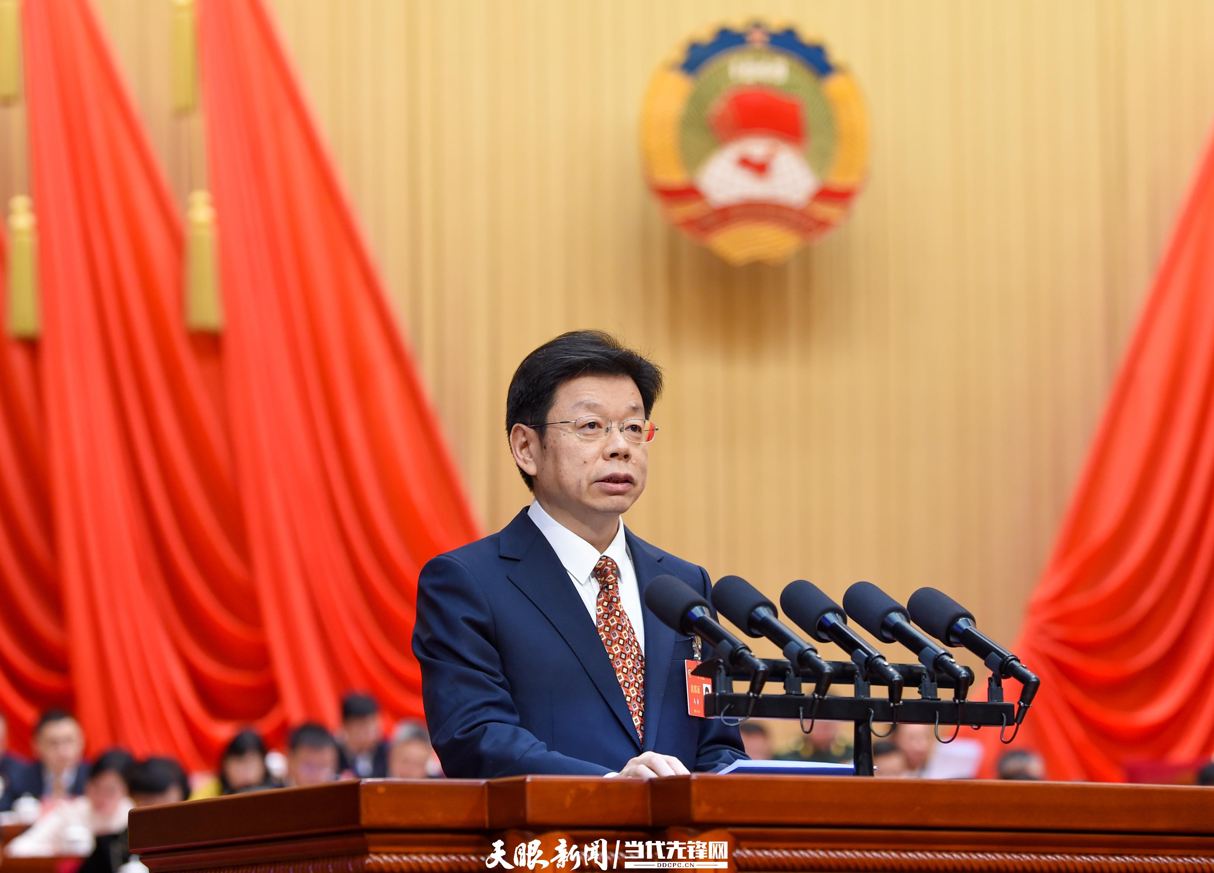 馬杉委員發(fā)言。 貴州日?qǐng)?bào)天眼新聞?dòng)浾?班浪 攝 (1).JPG