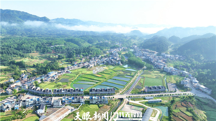 1.凱本鎮(zhèn)集鎮(zhèn)自然風(fēng)光。（鐘勇 攝）.jpg
